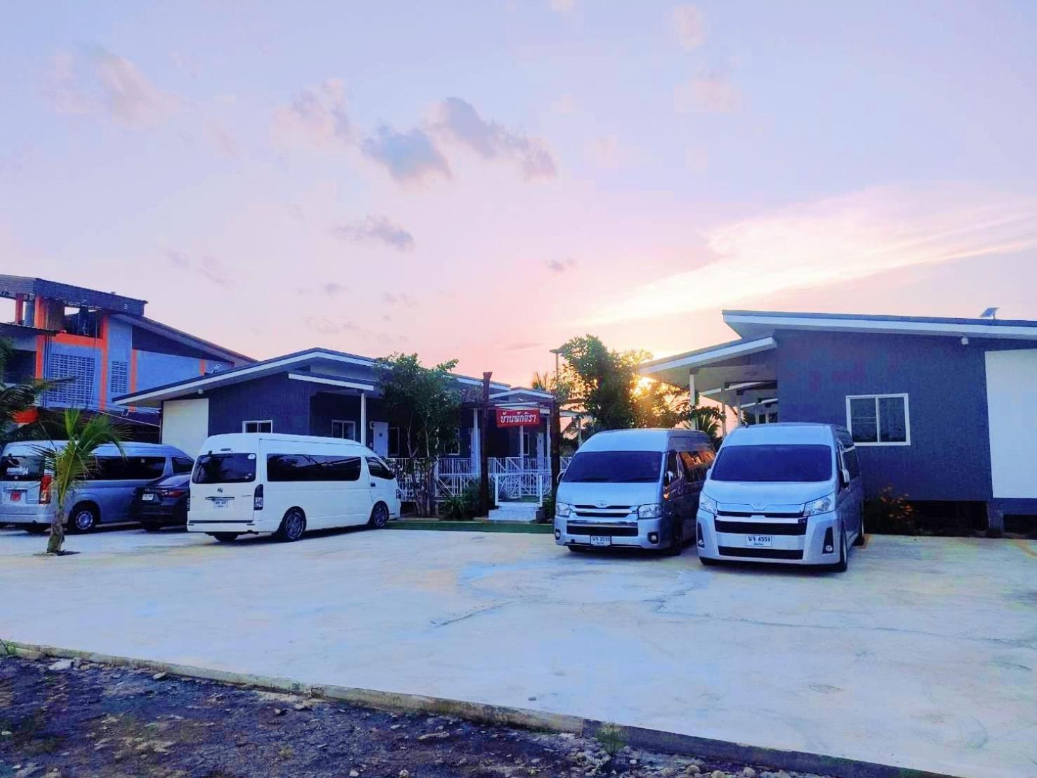 Jira Hotel Lampang Exterior photo