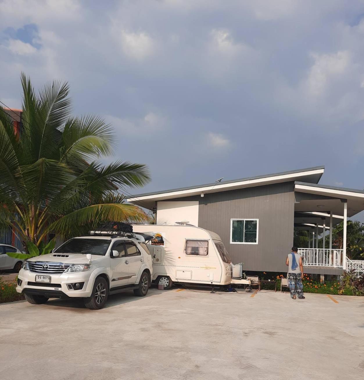 Jira Hotel Lampang Exterior photo