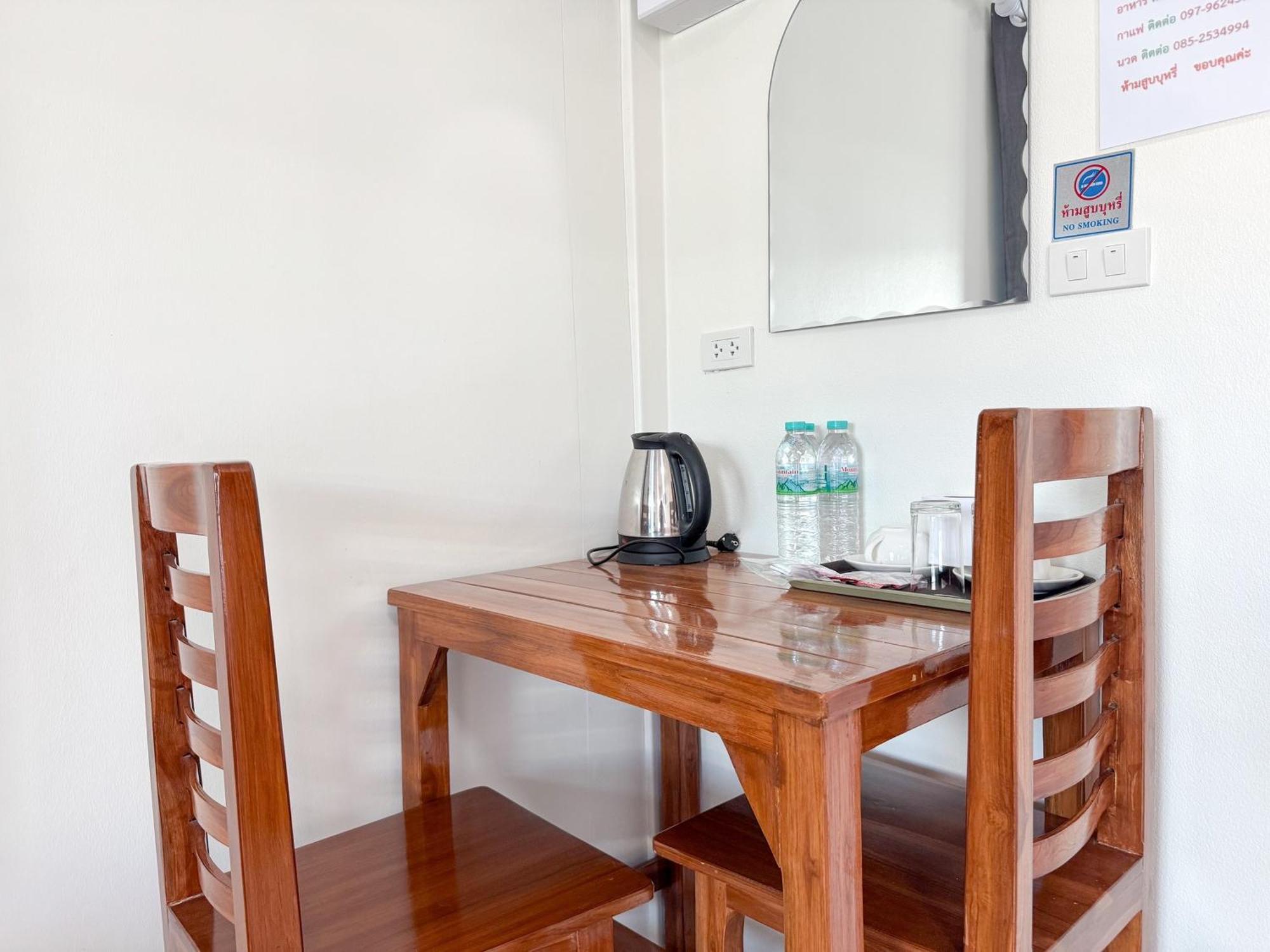 Jira Hotel Lampang Exterior photo