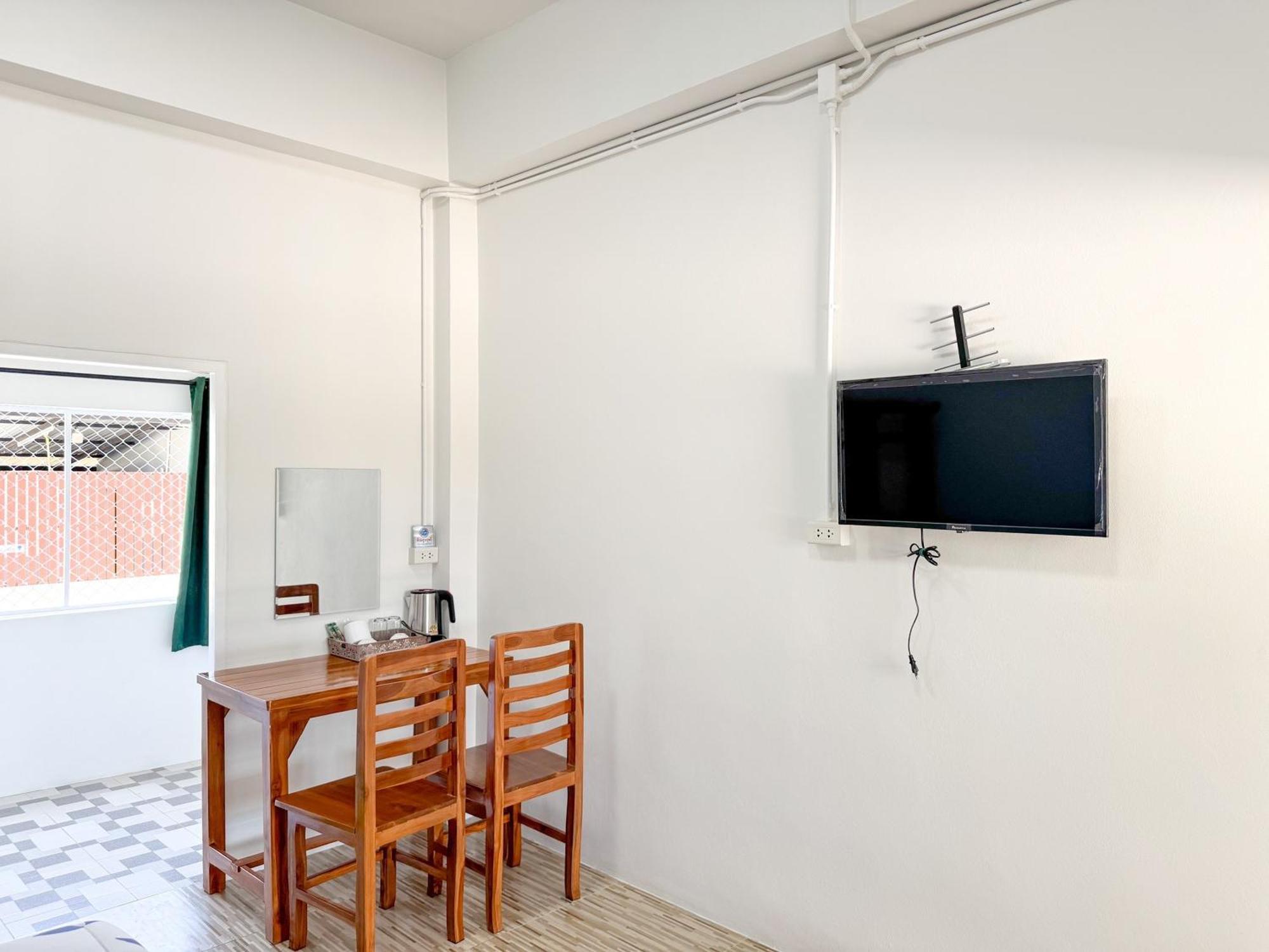 Jira Hotel Lampang Exterior photo